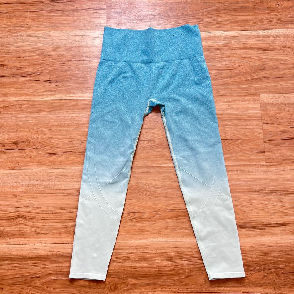 TEK GEAR Ombré Seamless 7/8 Ankle Leggings | Blue to White Gradient Size M